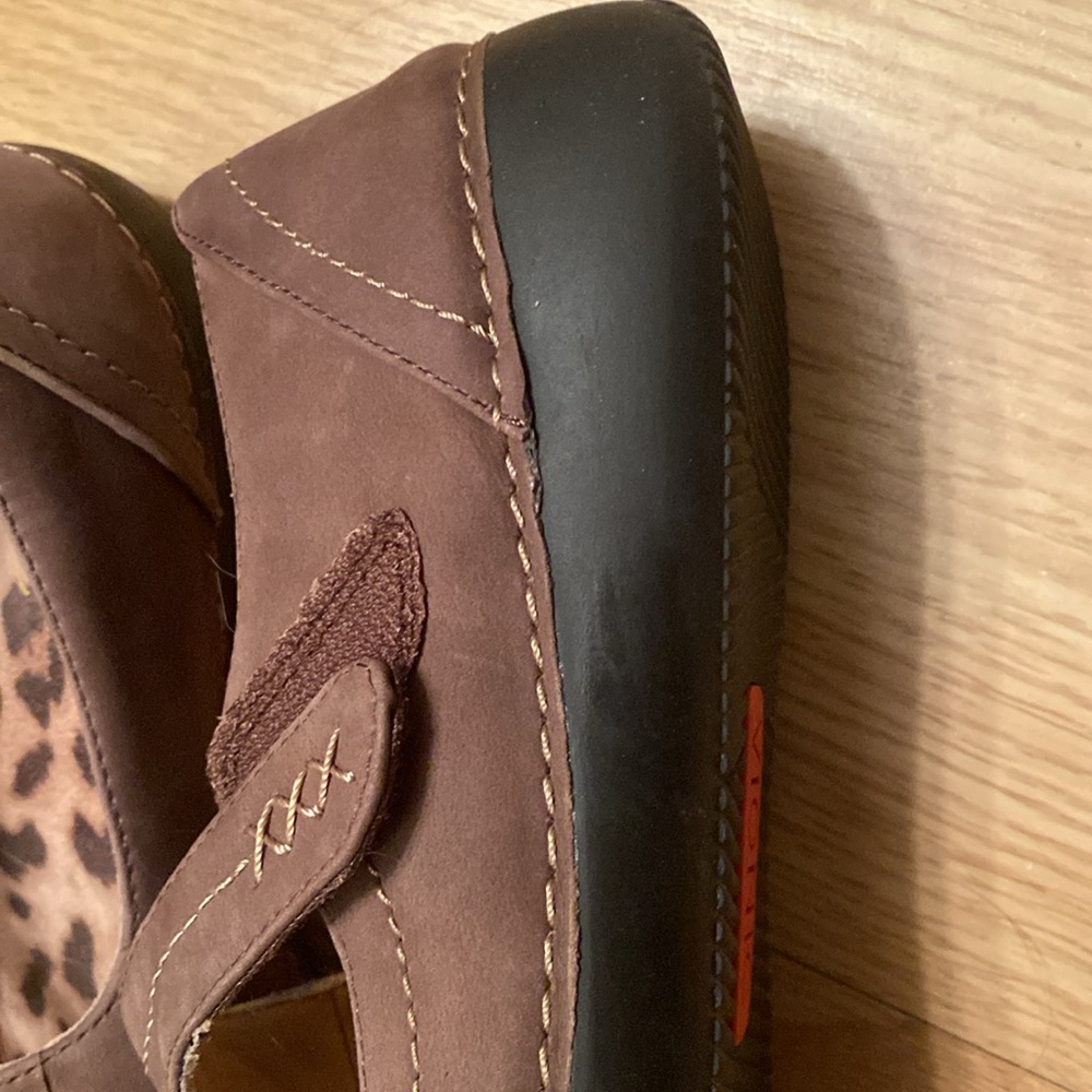 Preowned women’s suede leather Vionic shoes 10 Excellent - Picture 4 of 11